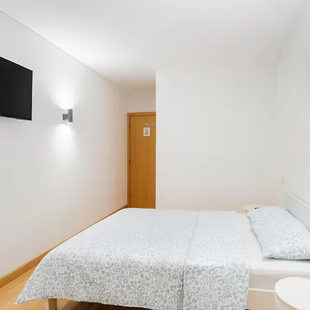 Airport Metro Olaias 888 Gasthuis Lissabon