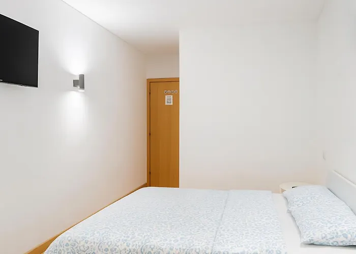 Airport Metro Olaias 888 Gasthuis Lissabon